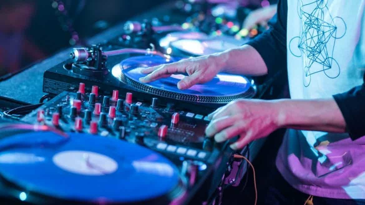 Live DJ’s