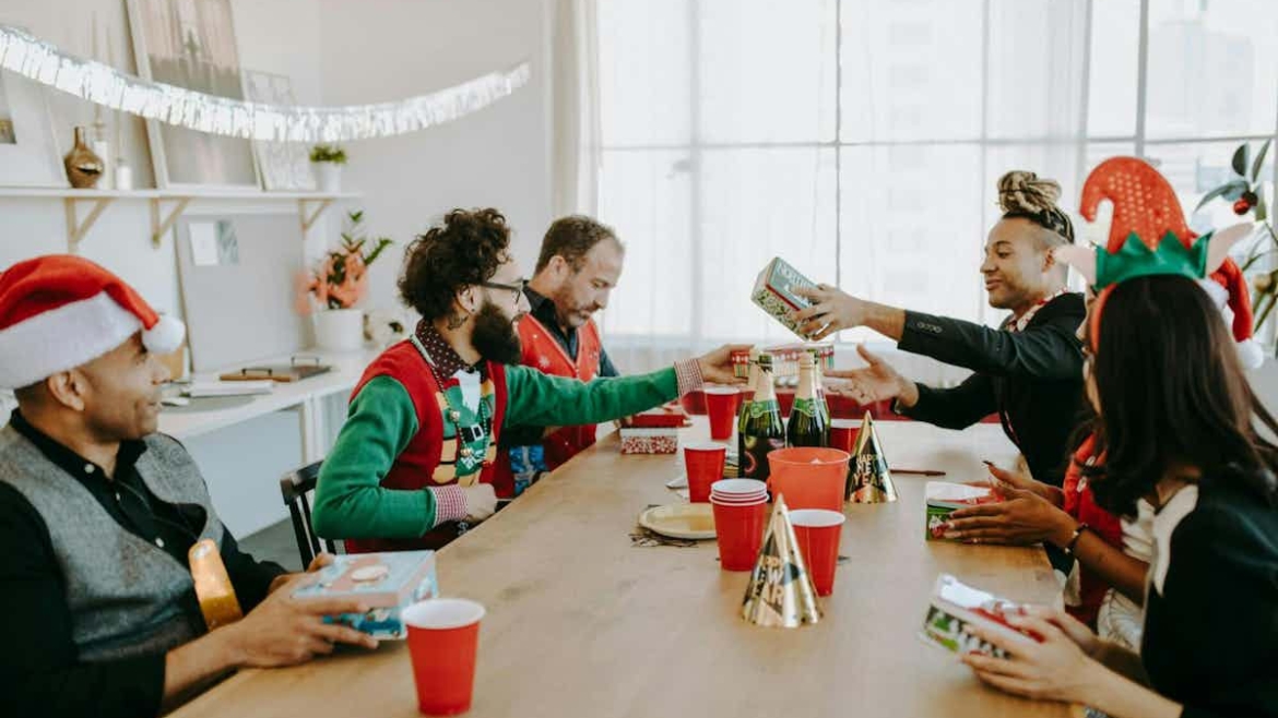 How to Balance Fun and Professionalism at Your Corporate Party